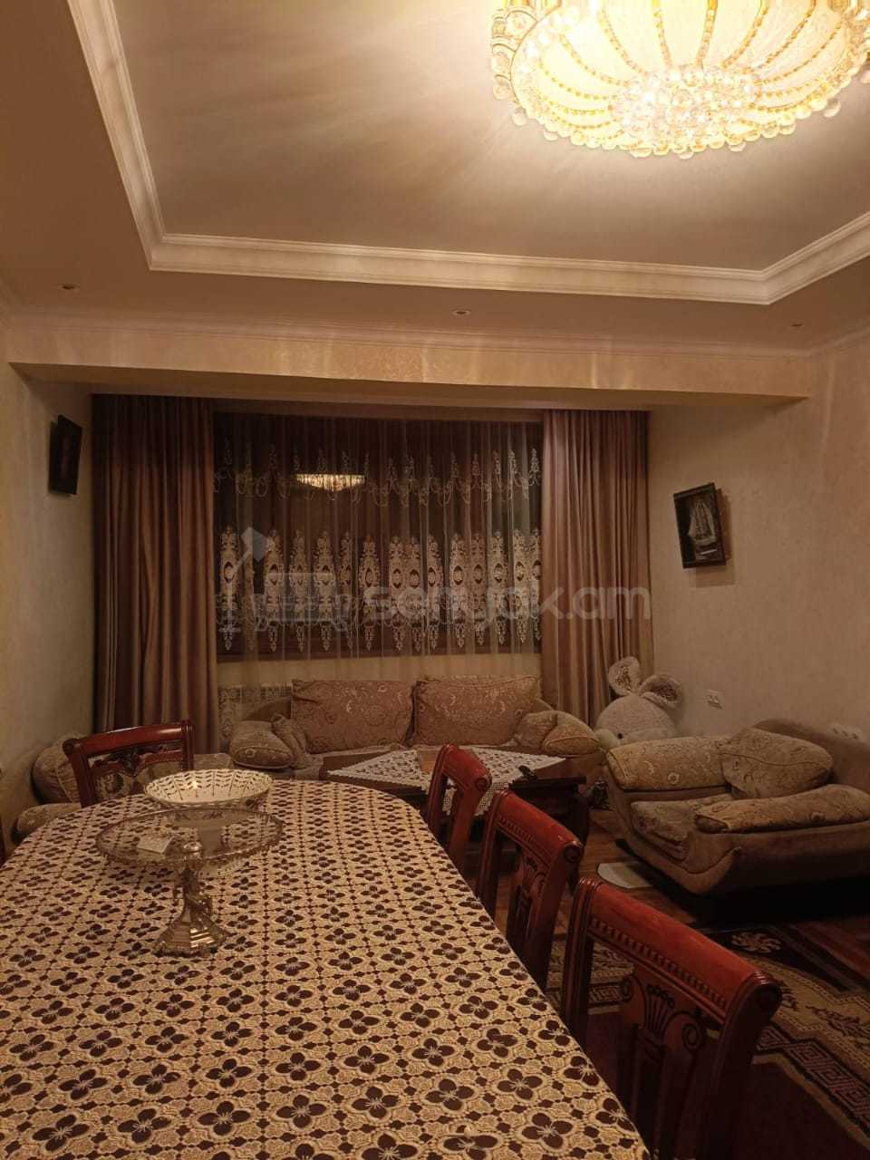 3 Սենյականոց Բնակարան Քարե Շենքում, 84քմ, 3/5 հարկ, Կապիտալ Վերանորոգված