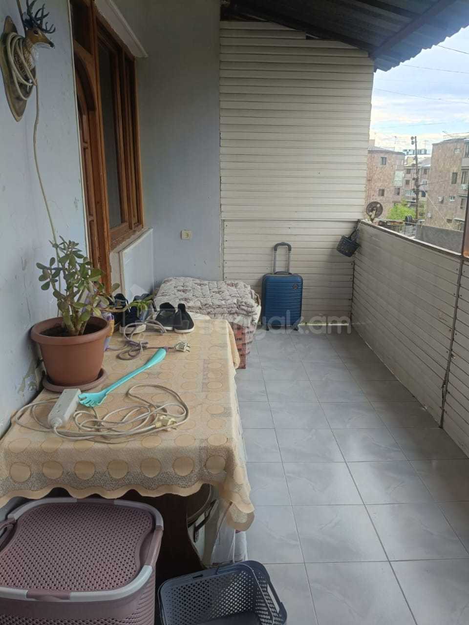 3 Սենյականոց Բնակարան Քարե Շենքում, 84քմ, 3/5 հարկ, Կապիտալ Վերանորոգված