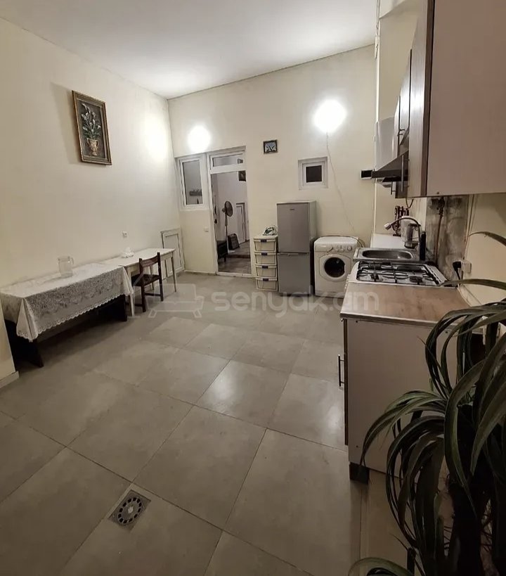 2 Սենյականոց Բնակարան Քարե Շենքում, 52քմ, 1/1 հարկ, Նորմալ Վիճակում, Կահավորված