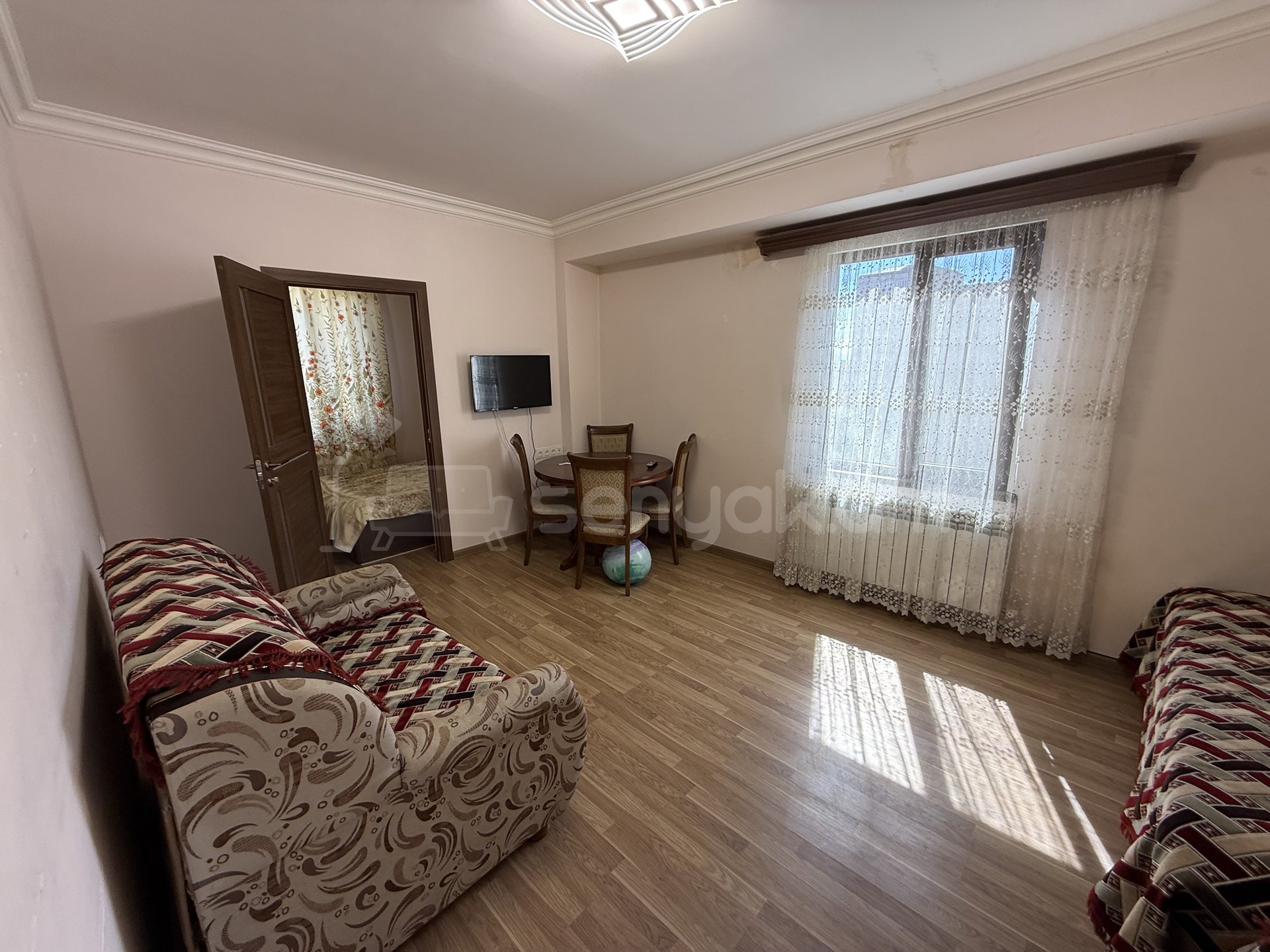 2 Սենյականոց Բնակարան Քարե Շենքում, 60քմ, 6/10 հարկ, Նորմալ Վիճակում, Կահավորված
