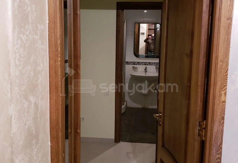 3 Սենյականոց Բնակարան Քարե Շենքում, 93քմ, 2/5 հարկ, Կապիտալ Վերանորոգված