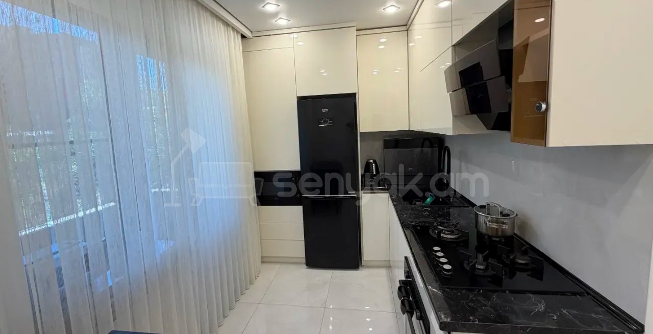 3 Սենյականոց Բնակարան Քարե Շենքում, 80քմ, 4/5 հարկ, Կապիտալ Վերանորոգված