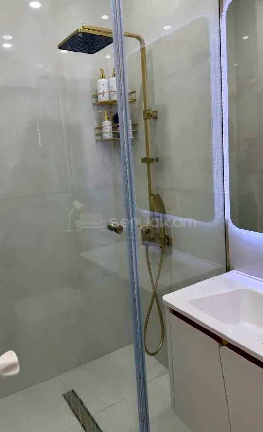 3 Սենյականոց Բնակարան Քարե Շենքում, 80քմ, 4/5 հարկ, Կապիտալ Վերանորոգված