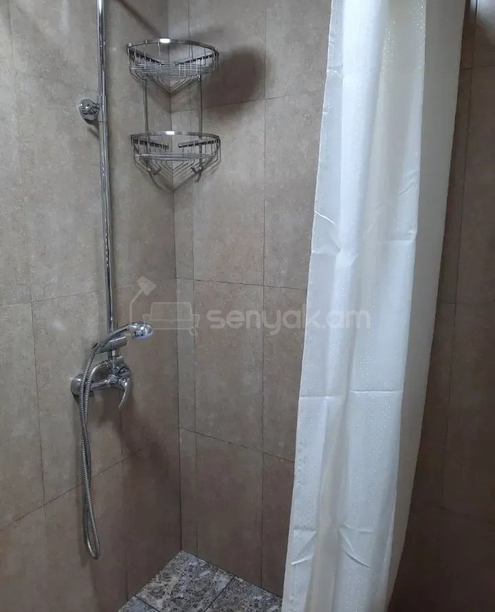 1 Սենյականոց Բնակարան Քարե Շենքում, 43քմ, 5/7 հարկ, Կապիտալ Վերանորոգված