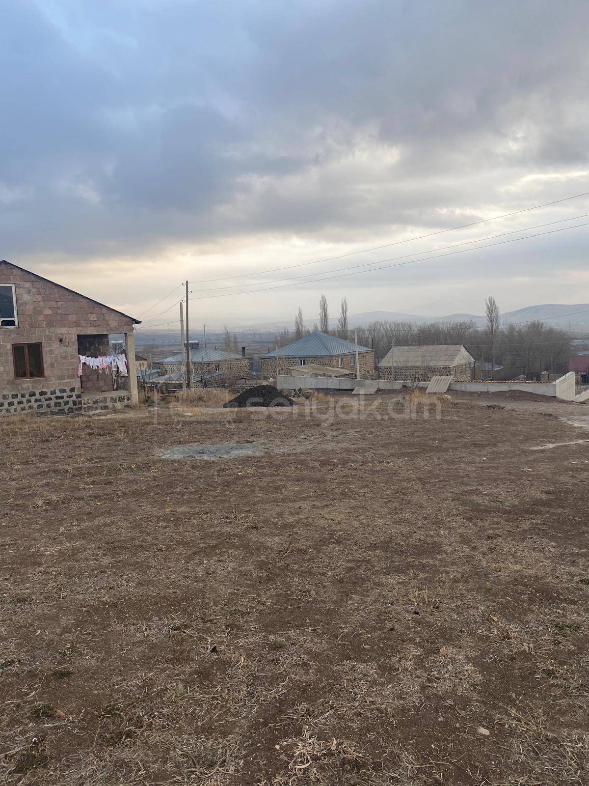 Բնակելի Նշանակության Հողատարածք, 2400քմ, Խմելու Ջրով, Էլեկտրականությամբ