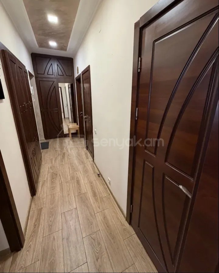 3 Սենյականոց Բնակարան Քարե Շենքում, 80քմ, 1/5 հարկ, Նորմալ Վիճակում, Կահավորված