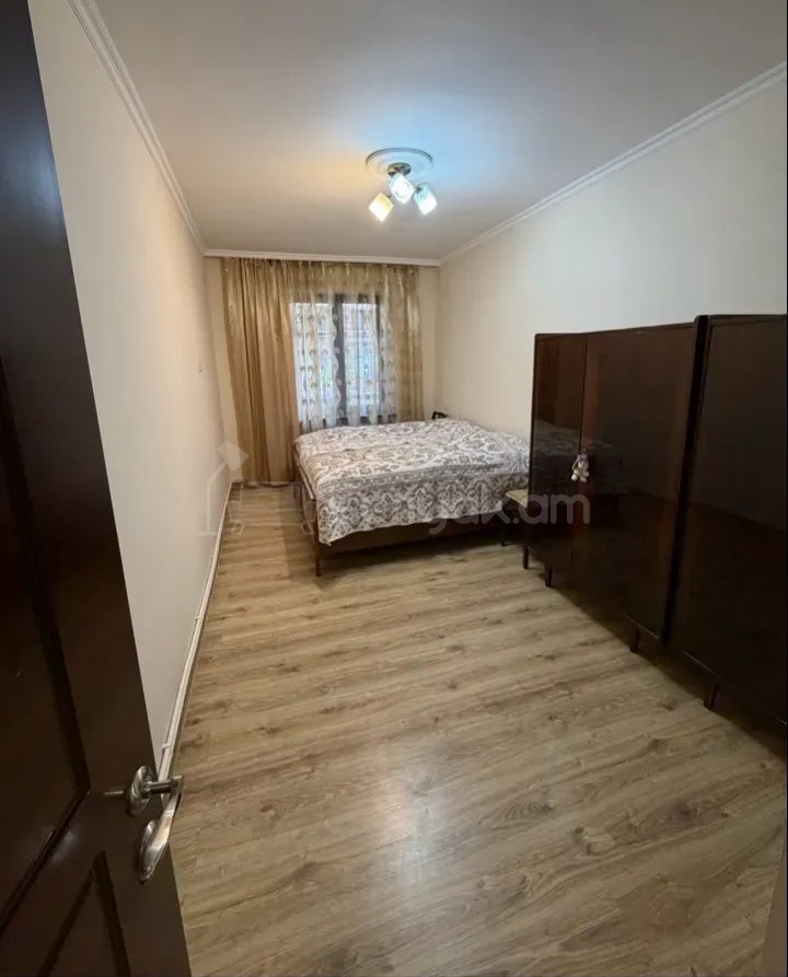 3 Սենյականոց Բնակարան Քարե Շենքում, 80քմ, 1/5 հարկ, Նորմալ Վիճակում, Կահավորված