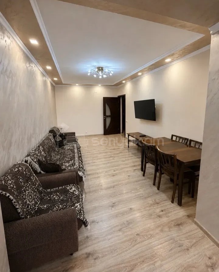 3 Սենյականոց Բնակարան Քարե Շենքում, 80քմ, 1/5 հարկ, Նորմալ Վիճակում, Կահավորված