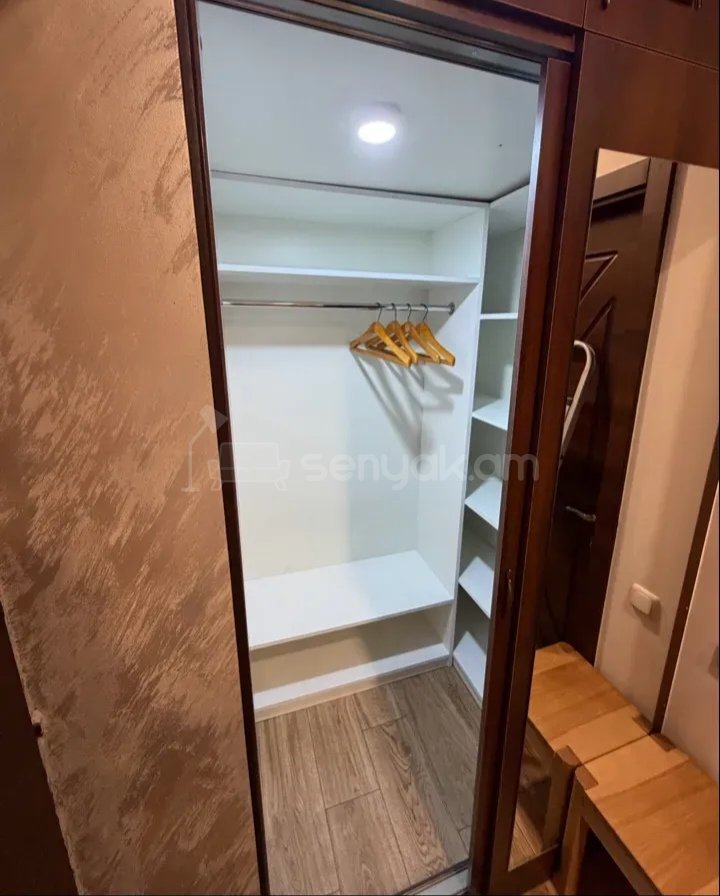 3 Սենյականոց Բնակարան Քարե Շենքում, 80քմ, 1/5 հարկ, Նորմալ Վիճակում, Կահավորված
