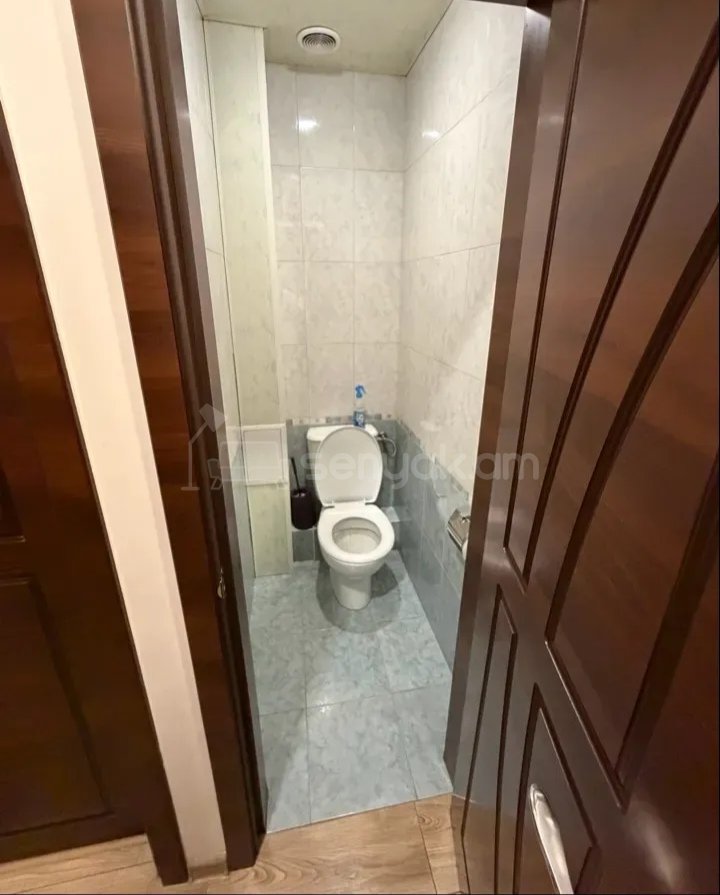 3 Սենյականոց Բնակարան Քարե Շենքում, 80քմ, 1/5 հարկ, Նորմալ Վիճակում, Կահավորված