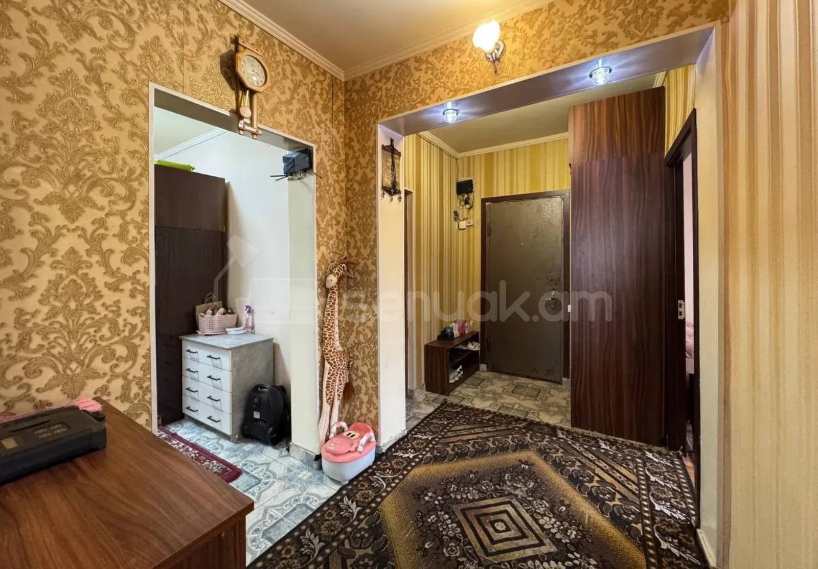 4 Սենյականոց Բնակարան, 98քմ, 1/9 հարկ, Նորմալ Վիճակում