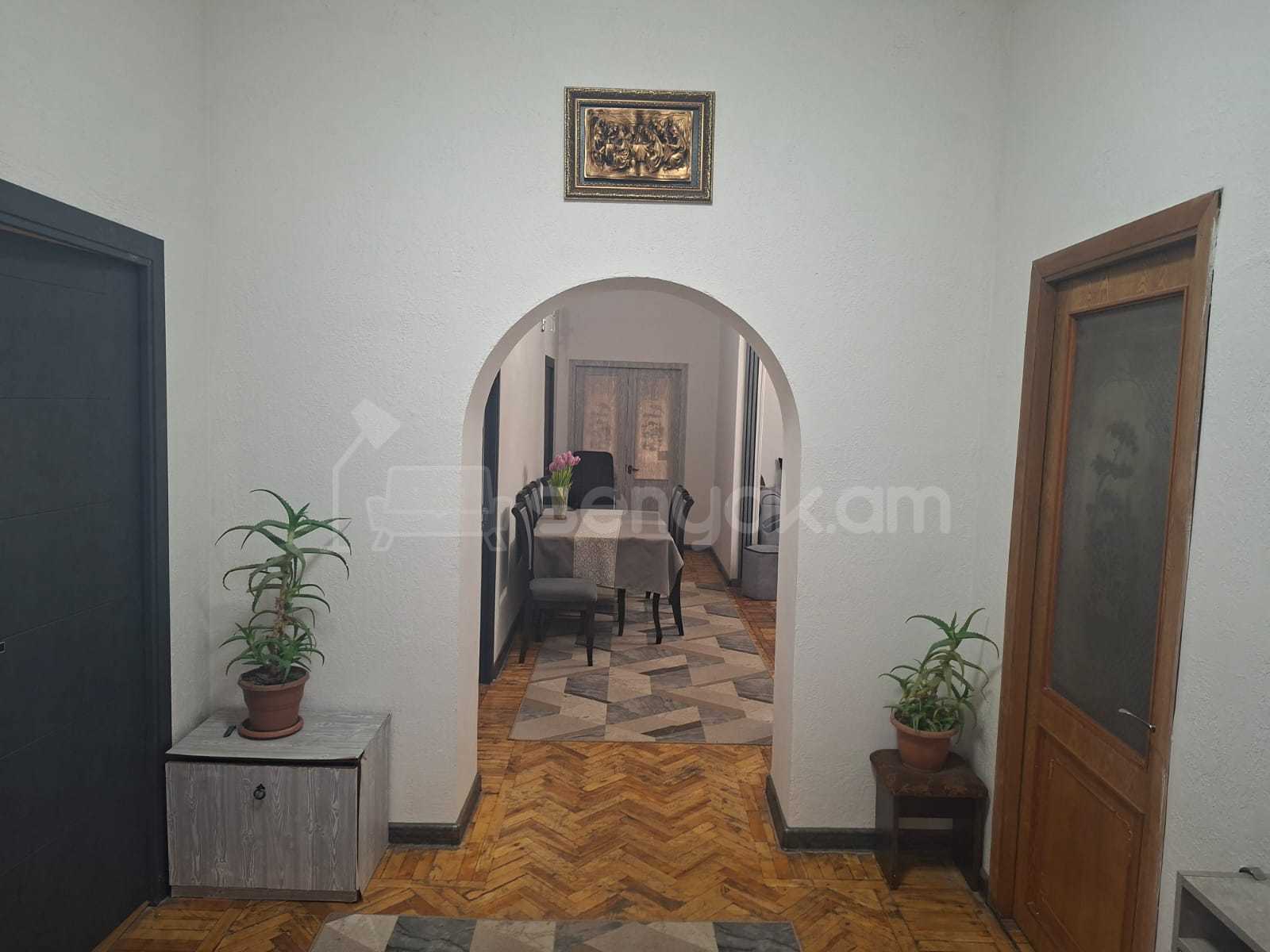 4 Սենյականոց Սեփական Տուն, 440քմ, Նորմալ Վիճակում, Ավտոտնակով