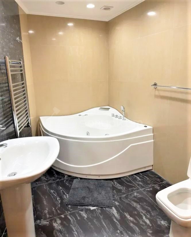 3 Սենյականոց Բնակարան, 78քմ, 3/9 հարկ, Դիզայներական Վերանորոգված, Կահավորված