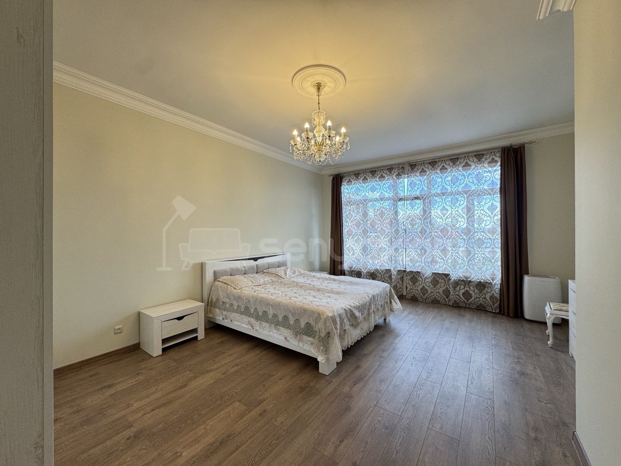 3 Սենյականոց Բնակարան Քարե Շենքում, 156քմ, 3/3 հարկ, Կապիտալ Վերանորոգված, Կահավորված, Արևկող