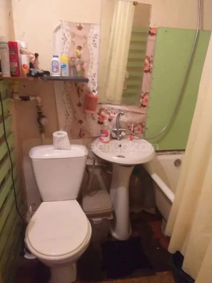 1 Սենյականոց Բնակարան Քարե Շենքում, 37քմ, 4/4 հարկ, Պետական Վիճակում