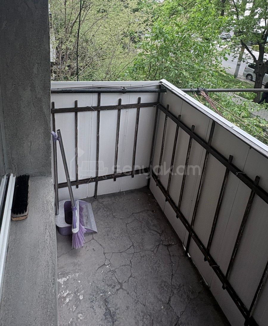 1 Սենյականոց Բնակարան Քարե Շենքում, 30քմ, 3/4 հարկ, Կապիտալ Վերանորոգված