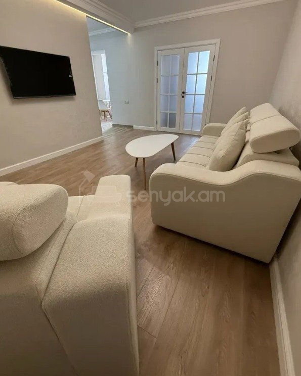 2 Սենյականոց Բնակարան Քարե Շենքում, 45քմ, 3/5 հարկ, Դիզայներական Վերանորոգված, Կահավորված, Արևկող