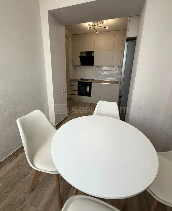 2 Սենյականոց Բնակարան Քարե Շենքում, 45քմ, 3/5 հարկ, Դիզայներական Վերանորոգված, Կահավորված, Արևկող