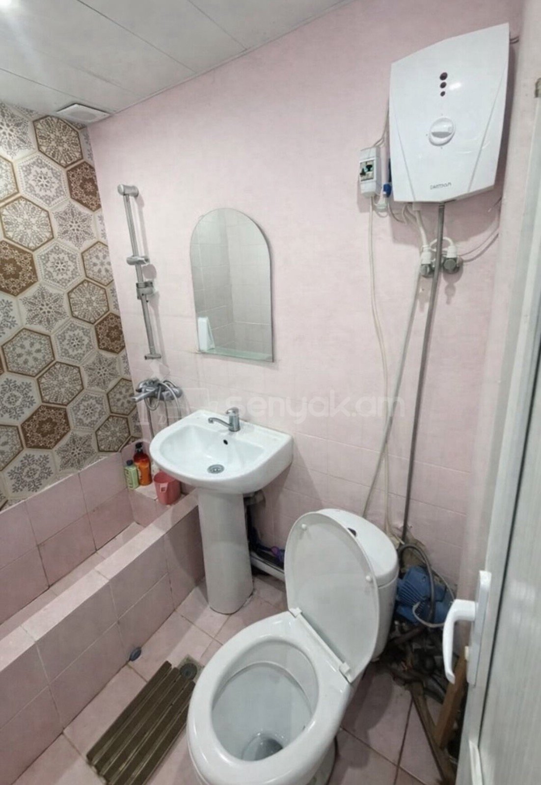 1 Սենյականոց Բնակարան Քարե Շենքում, 30քմ, 3/4 հարկ, Կոսմետիկ Վերանորոգված