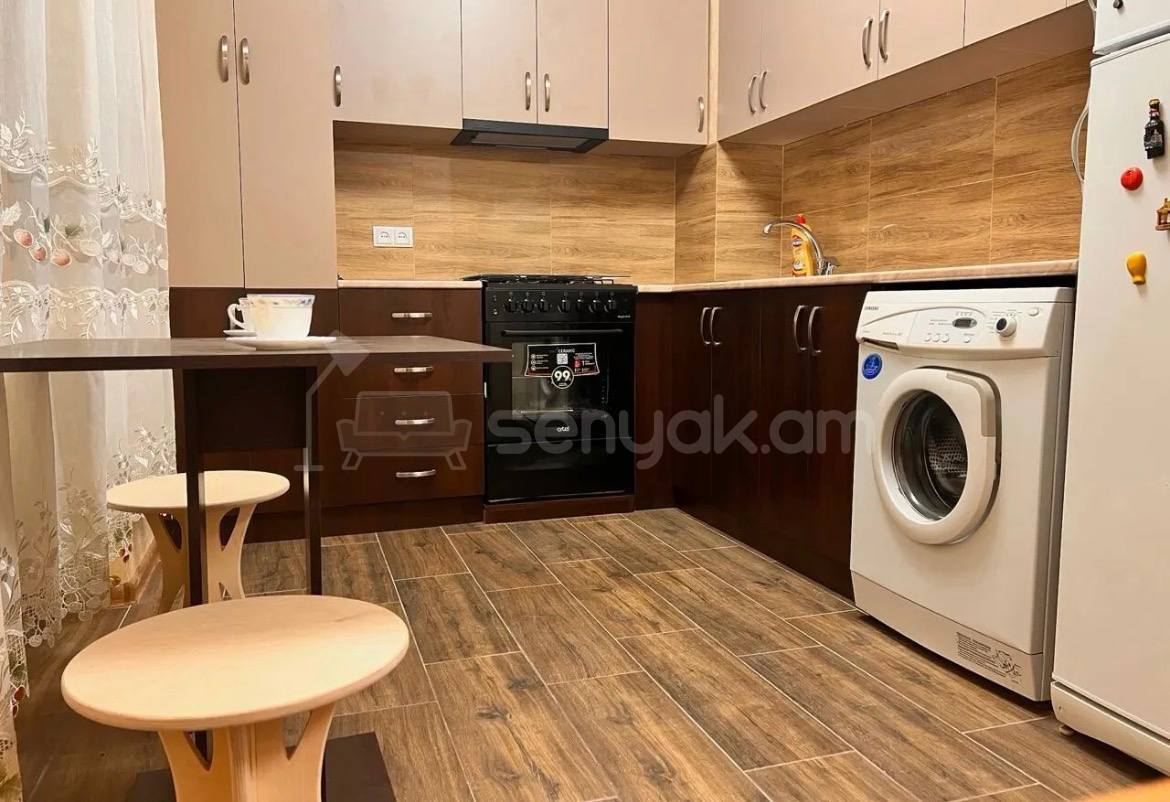 2 Սենյականոց Բնակարան Քարե Շենքում, 53քմ, 3/5 հարկ, Կապիտալ Վերանորոգված, Կահավորված