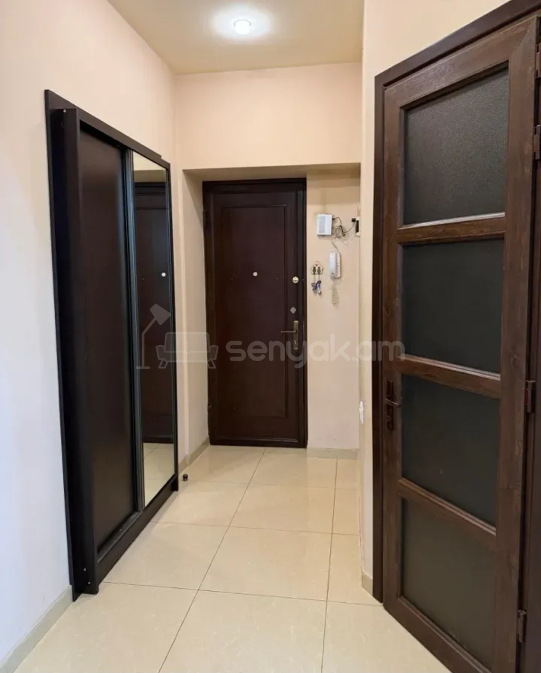 4 Սենյականոց Բնակարան Քարե Շենքում, 100քմ, 3/4 հարկ, Կապիտալ Վերանորոգված