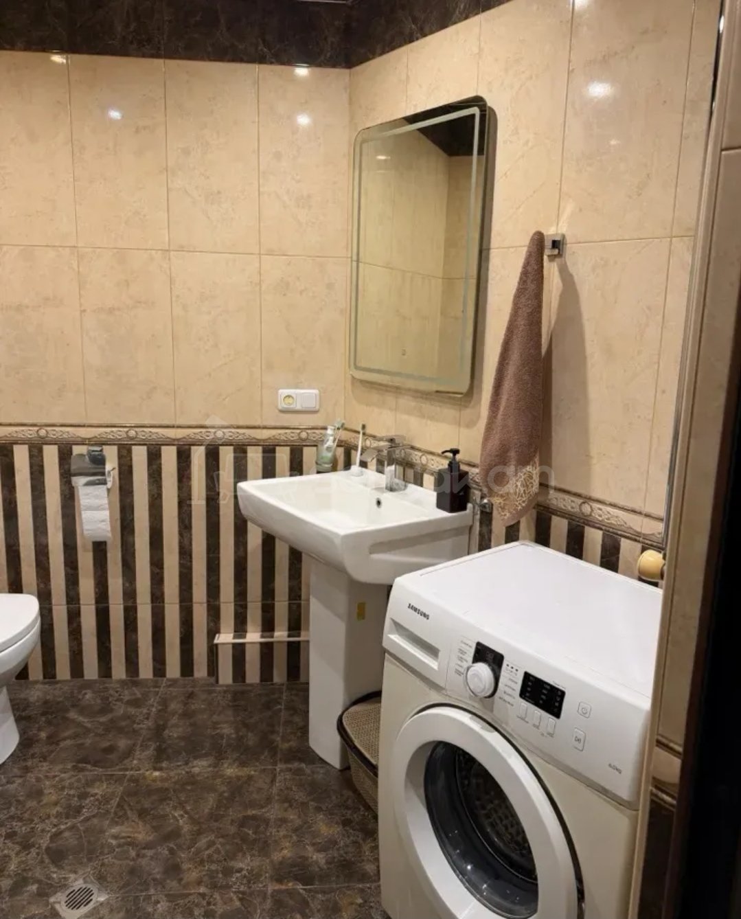 4 Սենյականոց Բնակարան Քարե Շենքում, 100քմ, 3/4 հարկ, Կապիտալ Վերանորոգված