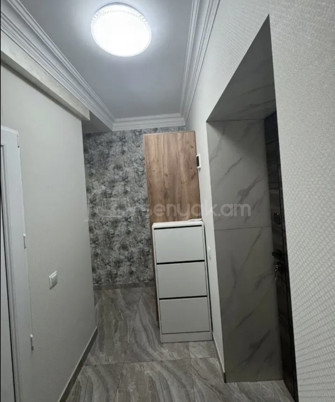 1 Սենյականոց Բնակարան Քարե Շենքում, 42քմ, 4/5 հարկ, Դիզայներական Վերանորոգված