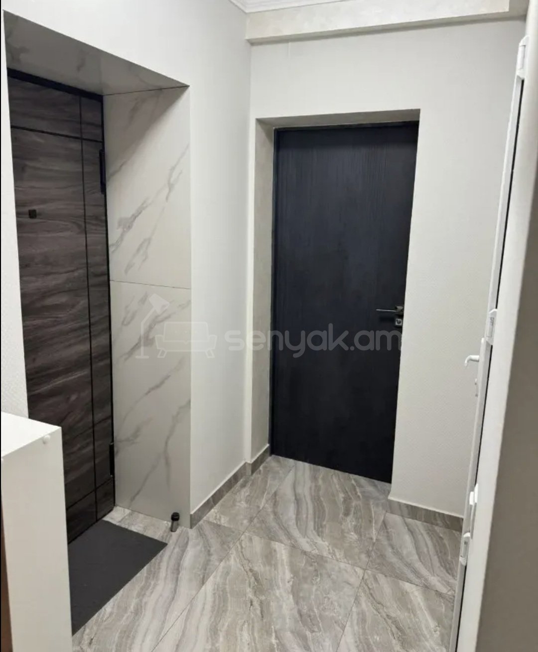 1 Սենյականոց Բնակարան Քարե Շենքում, 42քմ, 4/5 հարկ, Դիզայներական Վերանորոգված