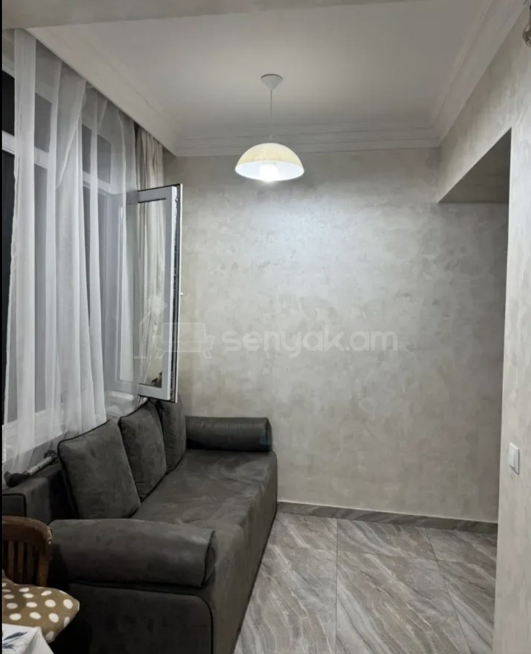 1 Սենյականոց Բնակարան Քարե Շենքում, 42քմ, 4/5 հարկ, Դիզայներական Վերանորոգված