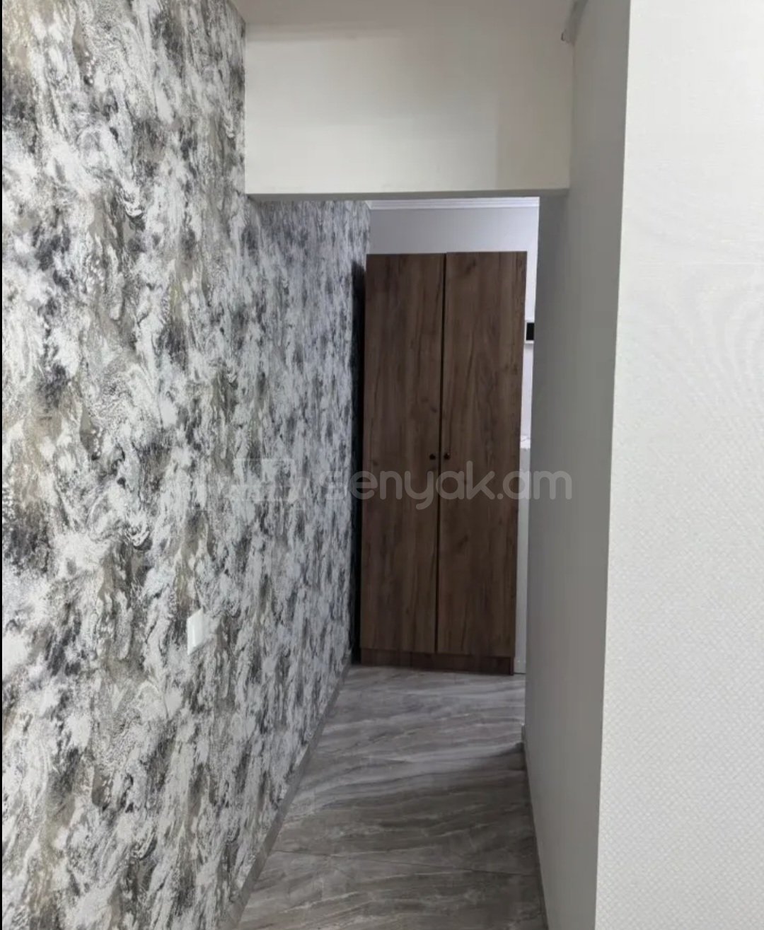 1 Սենյականոց Բնակարան Քարե Շենքում, 42քմ, 4/5 հարկ, Դիզայներական Վերանորոգված