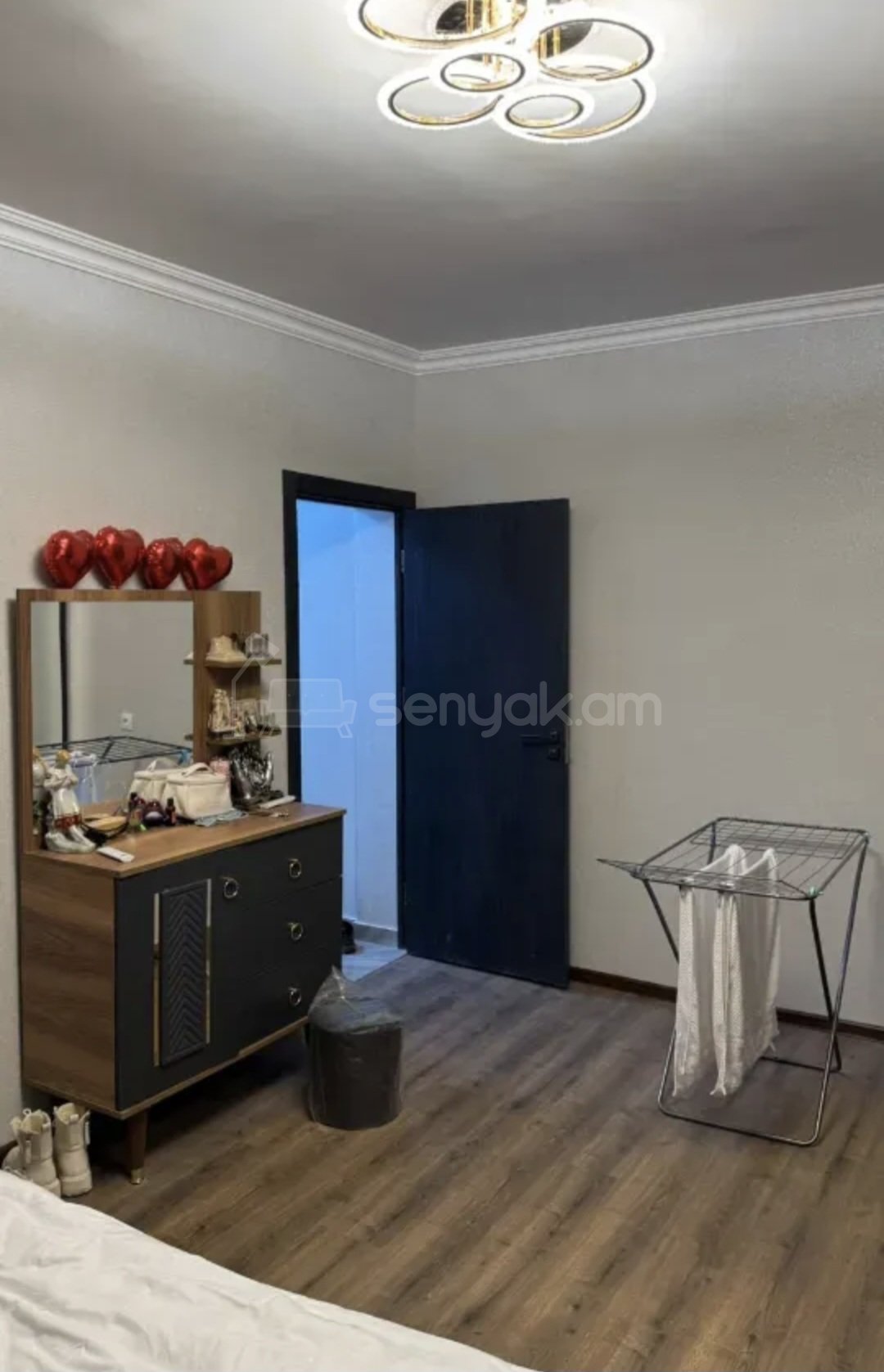 1 Սենյականոց Բնակարան Քարե Շենքում, 42քմ, 4/5 հարկ, Դիզայներական Վերանորոգված