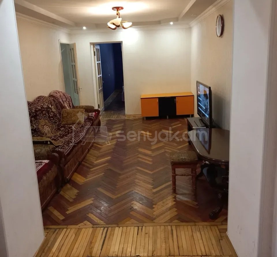 3 Սենյականոց Բնակարան Քարե Շենքում, 70քմ, 2/4 հարկ, Կապիտալ Վերանորոգված, Կահավորված
