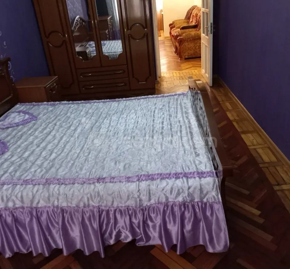 3 Սենյականոց Բնակարան Քարե Շենքում, 70քմ, 2/4 հարկ, Կապիտալ Վերանորոգված, Կահավորված