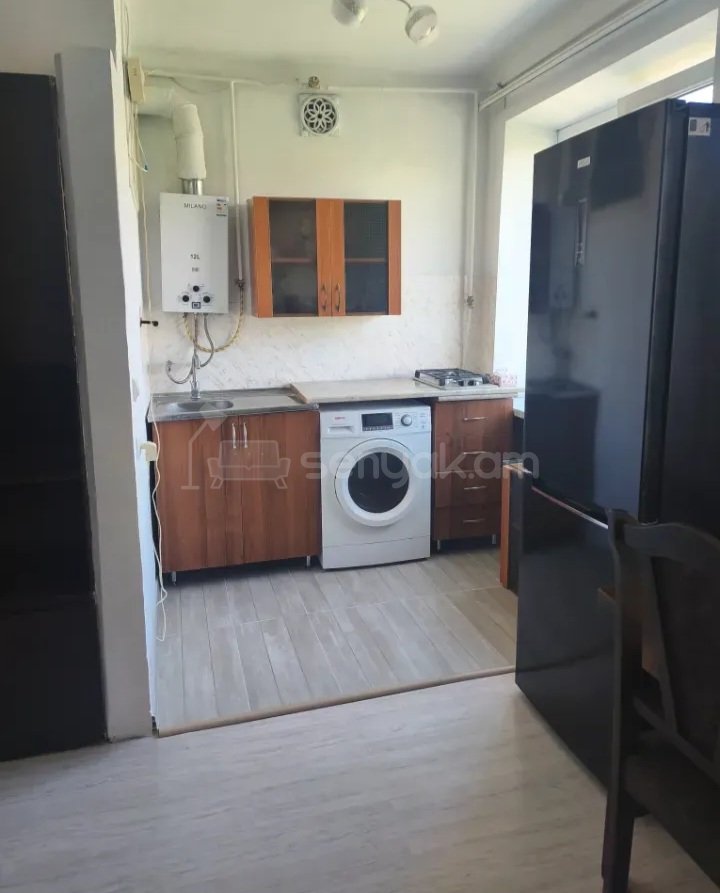 1 Սենյականոց Բնակարան Քարե Շենքում, 33քմ, 4/5 հարկ, Կապիտալ Վերանորոգված, Կահավորված