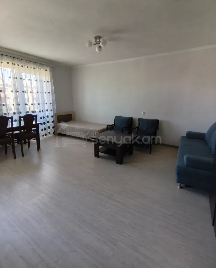 1 Սենյականոց Բնակարան Քարե Շենքում, 33քմ, 4/5 հարկ, Կապիտալ Վերանորոգված, Կահավորված