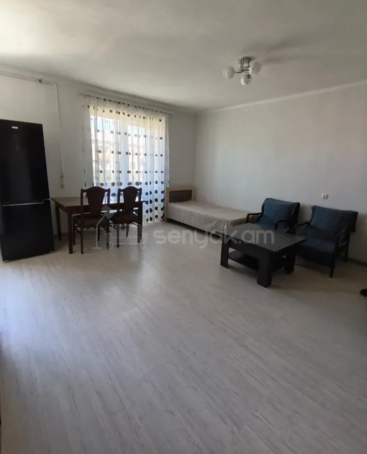 1 Սենյականոց Բնակարան Քարե Շենքում, 33քմ, 4/5 հարկ, Կապիտալ Վերանորոգված, Կահավորված