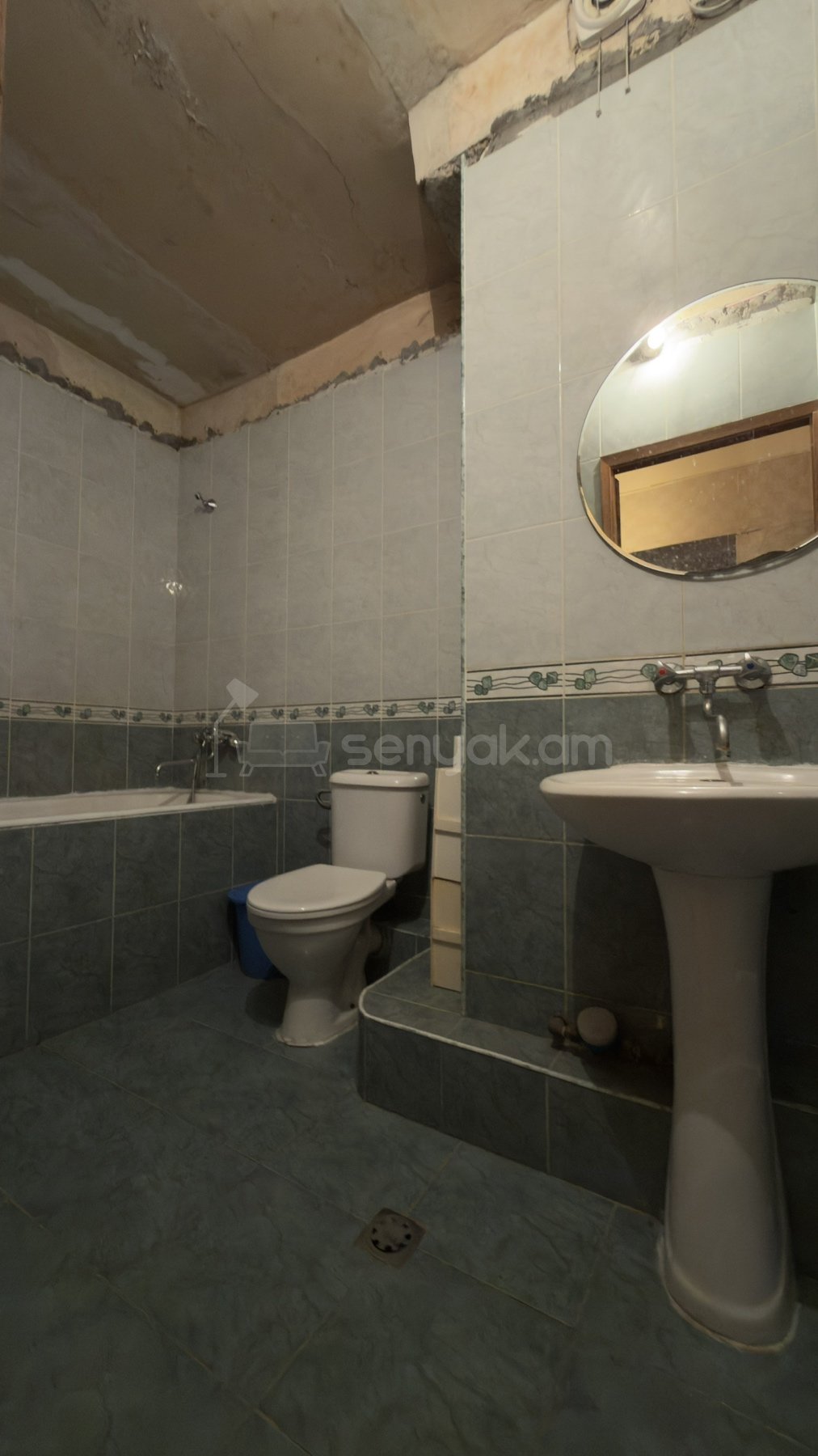 3 Սենյականոց Բնակարան Քարե Շենքում, 77քմ, 5/5 հարկ, Պետական Վիճակում