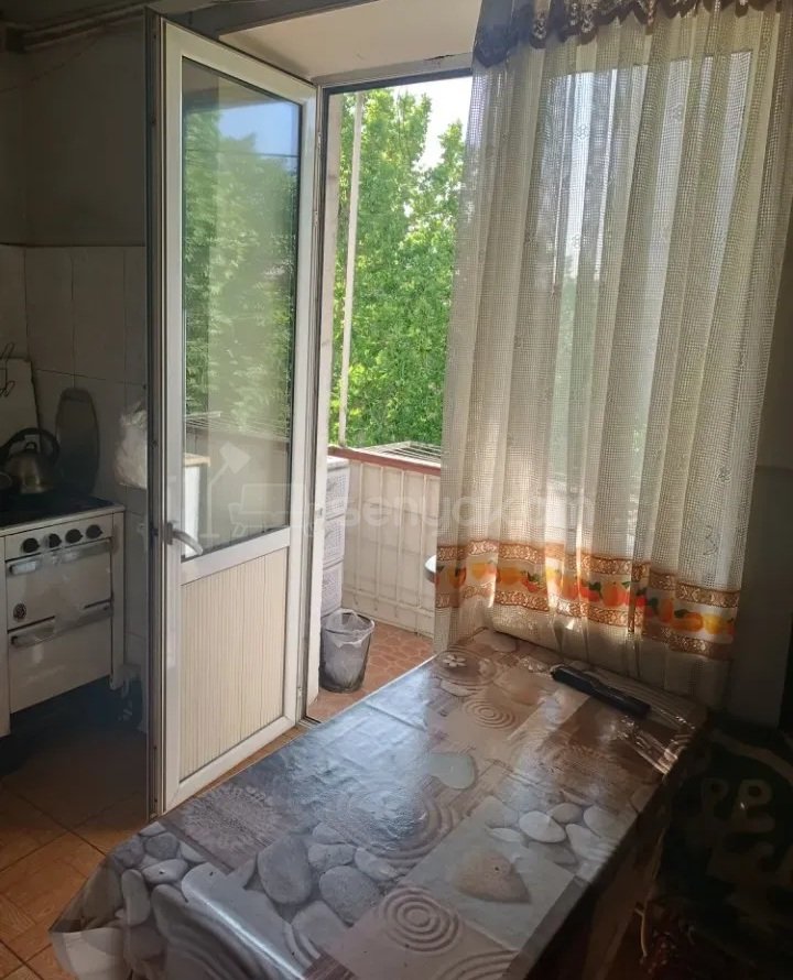 2 Սենյականոց Բնակարան Քարե Շենքում, 55քմ, 5/5 հարկ, Կապիտալ Վերանորոգված