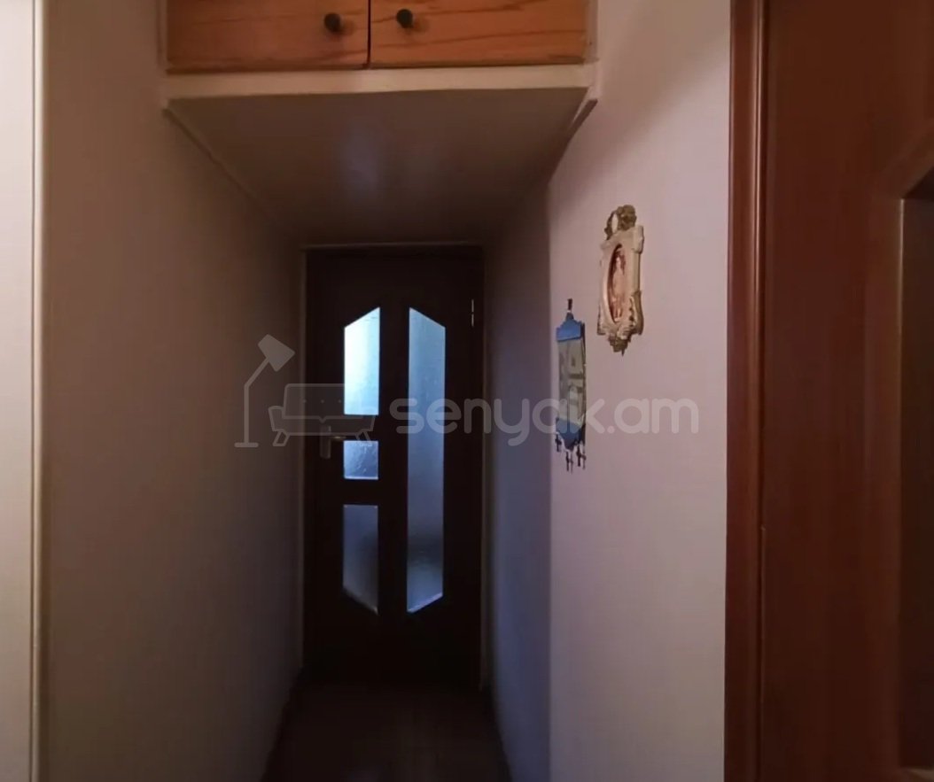 2 Սենյականոց Բնակարան Քարե Շենքում, 55քմ, 5/5 հարկ, Կապիտալ Վերանորոգված