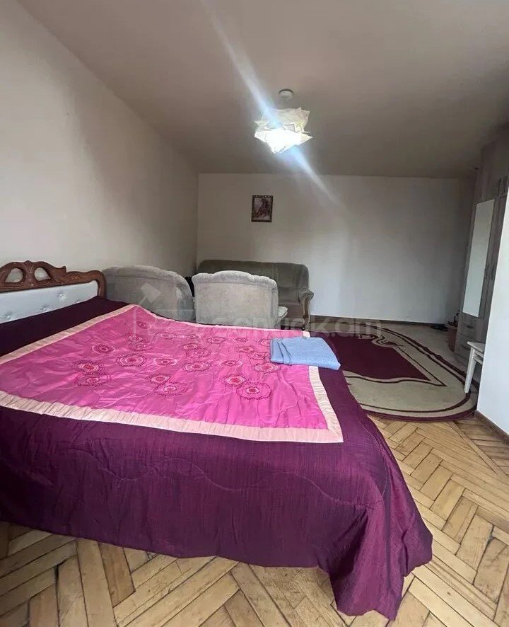 1 Սենյականոց Բնակարան Քարե Շենքում, 30քմ, 2/4 հարկ, Նորմալ Վիճակում