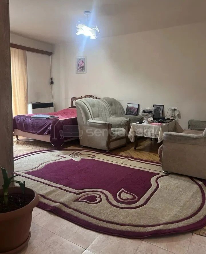 1 Սենյականոց Բնակարան Քարե Շենքում, 30քմ, 2/4 հարկ, Նորմալ Վիճակում