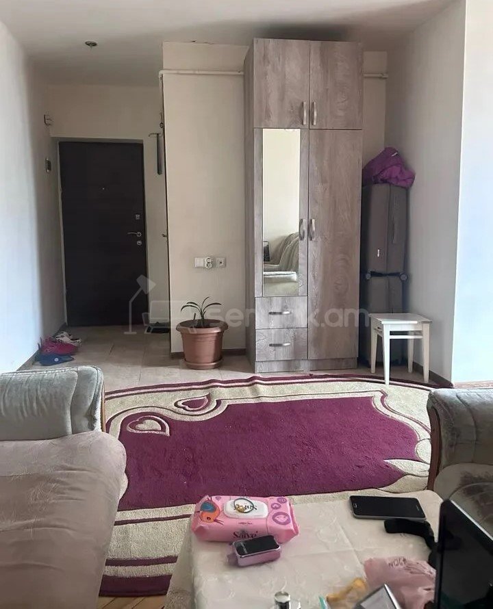 1 Սենյականոց Բնակարան Քարե Շենքում, 30քմ, 2/4 հարկ, Նորմալ Վիճակում