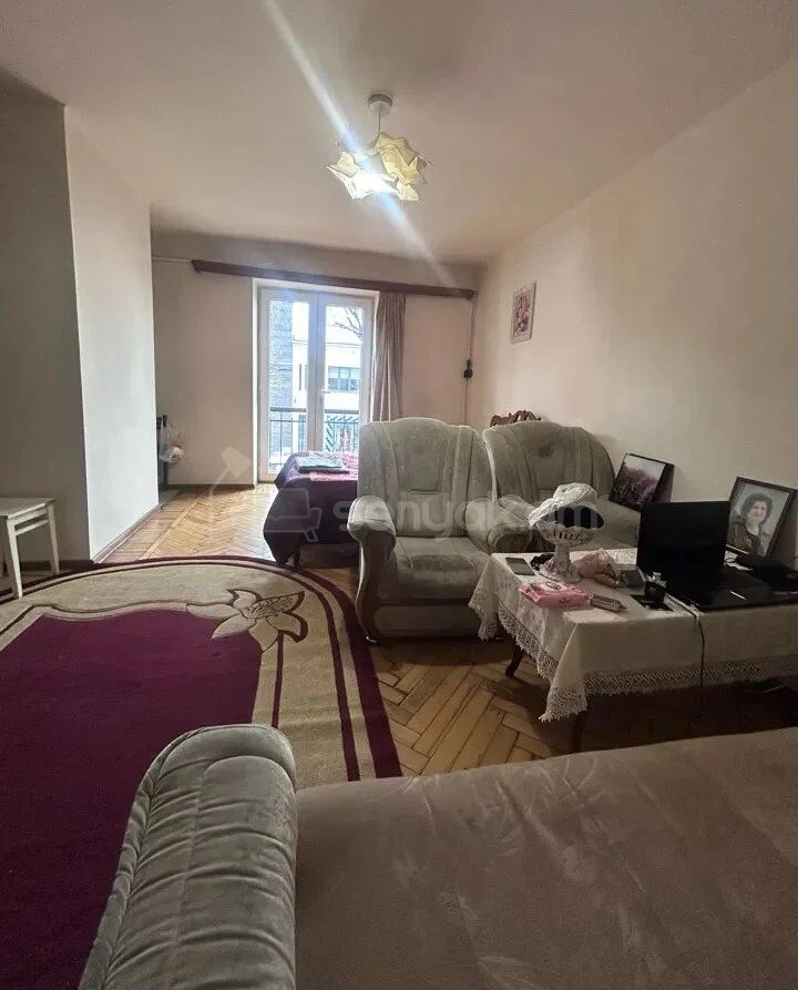 1 Սենյականոց Բնակարան Քարե Շենքում, 30քմ, 2/4 հարկ, Նորմալ Վիճակում