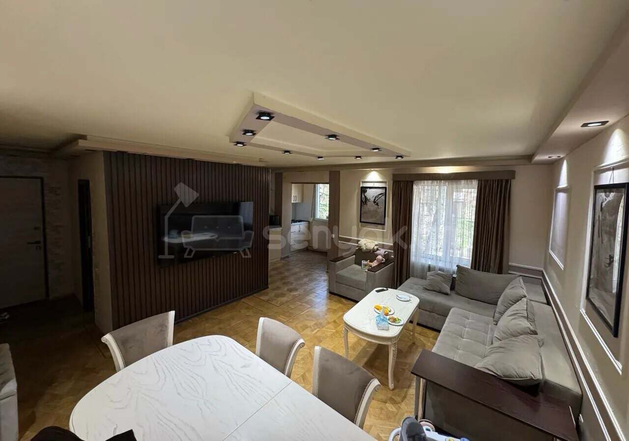 3 Սենյականոց Բնակարան Քարե Շենքում, 72քմ, 2/5 հարկ, Կապիտալ Վերանորոգված