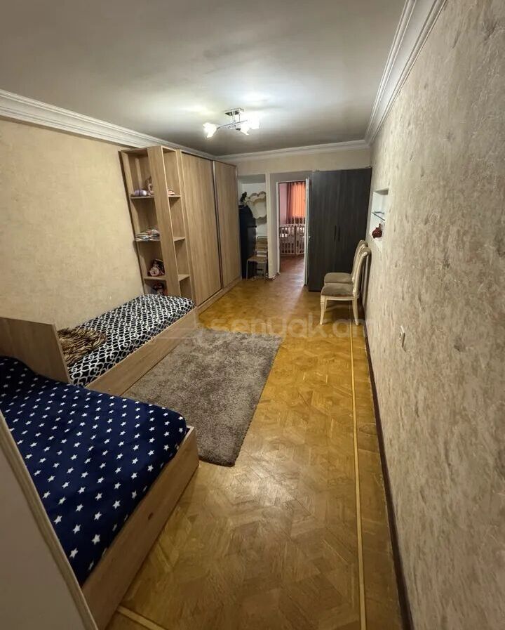 3 Սենյականոց Բնակարան Քարե Շենքում, 72քմ, 2/5 հարկ, Կապիտալ Վերանորոգված