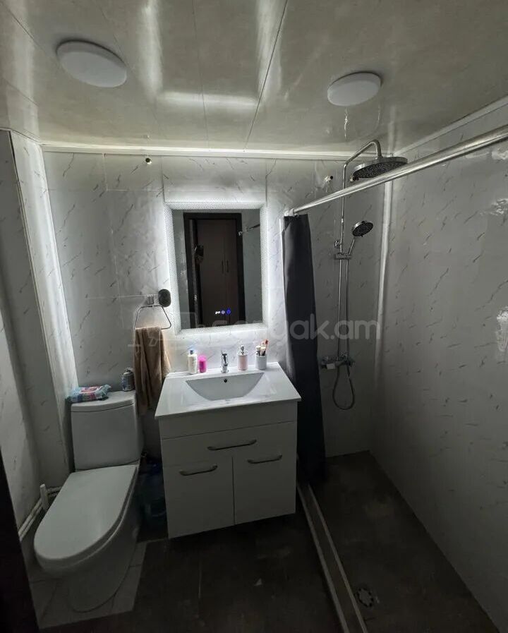 3 Սենյականոց Բնակարան Քարե Շենքում, 72քմ, 2/5 հարկ, Կապիտալ Վերանորոգված