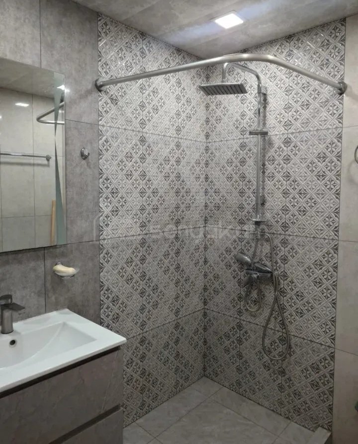 3 Սենյականոց Բնակարան Քարե Շենքում, 71քմ, 3/5 հարկ, Դիզայներական Վերանորոգված, Կահավորված