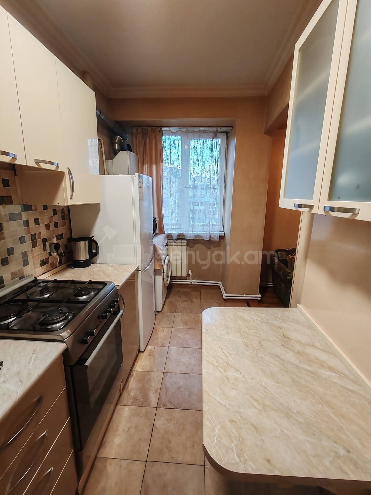 4 Սենյականոց Բնակարան, 100քմ, 6/9 հարկ, Նորմալ Վիճակում, Կահավորված