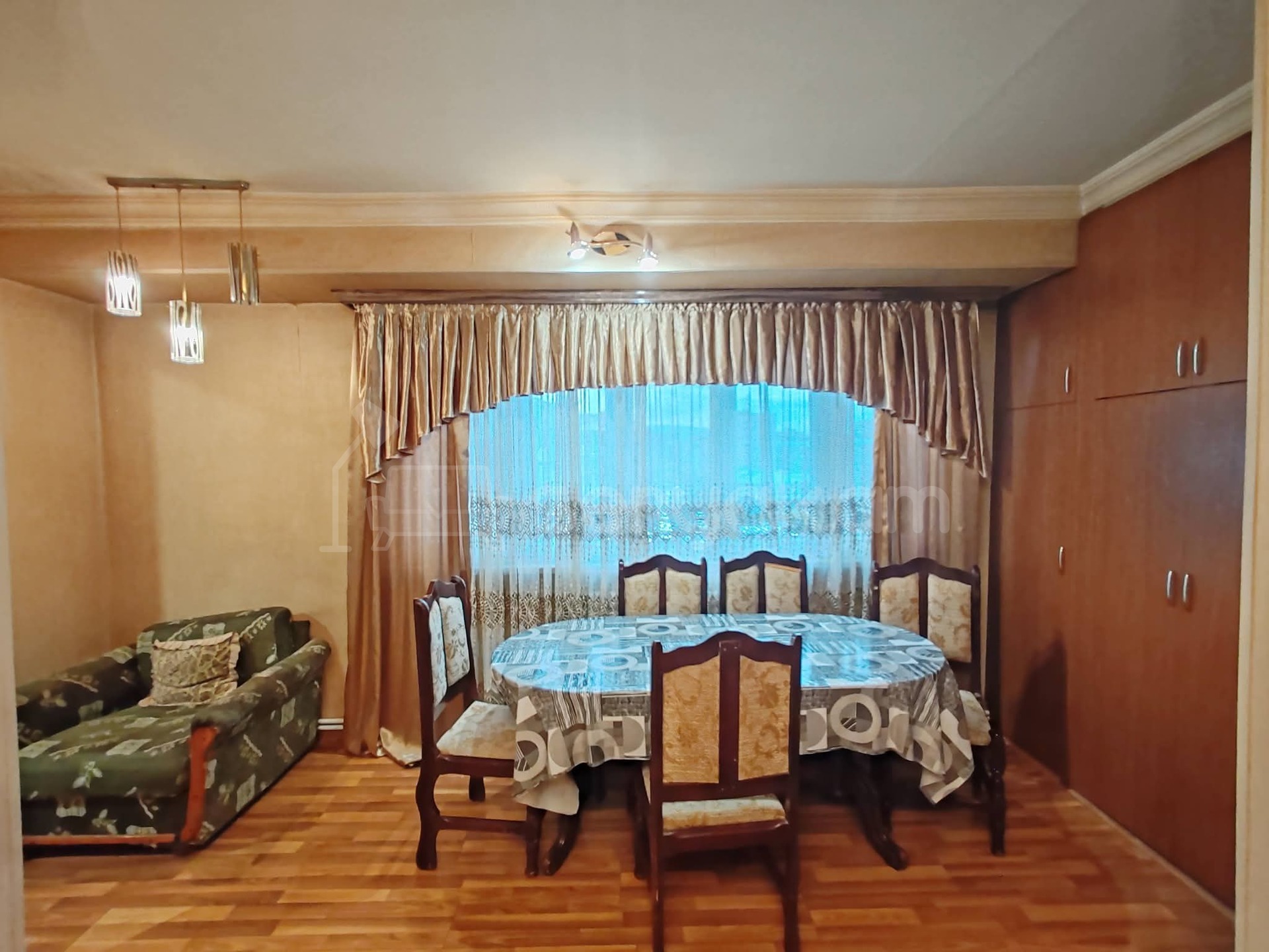4 Սենյականոց Բնակարան, 100քմ, 6/9 հարկ, Նորմալ Վիճակում, Կահավորված