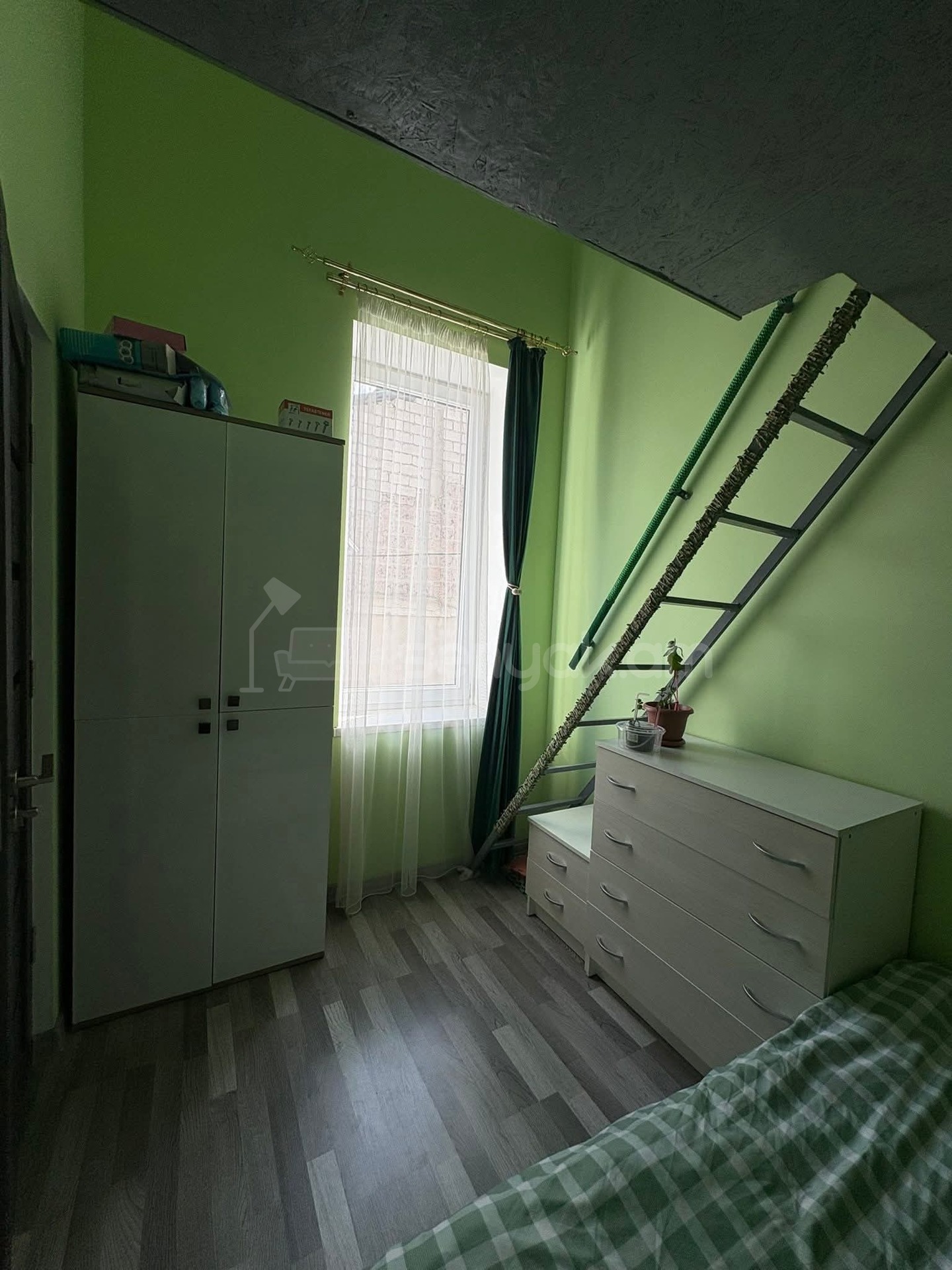 2 Սենյականոց Բնակարան Քարե Շենքում, 40քմ, 1/3 հարկ, Կապիտալ Վերանորոգված